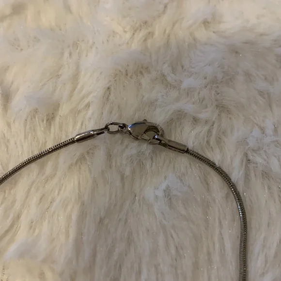 Circle A pendant witch chain - Picture 4 of 5